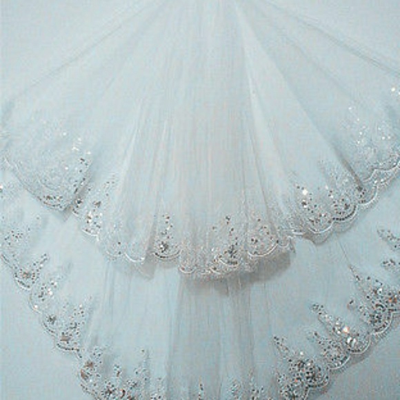 💕New white Wedding Beaded Edge Sequin Veil. - Picture 4 of 8